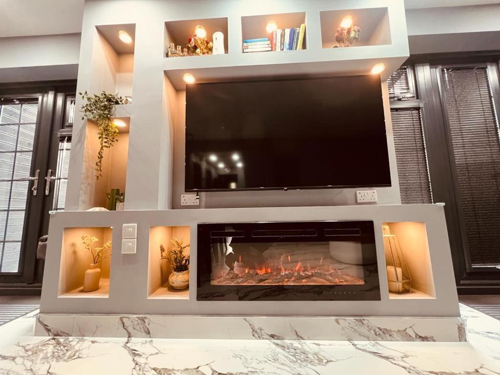 Urban Escape *4 Bedroom House* With Free Parking Birmingham Exterior photo